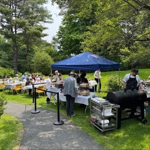 Residents and staff enjoyed a BBQ lunch on the East Lawn complete with potato salad and ice cream. We’re looking forward to more BBQs throughout the summer!